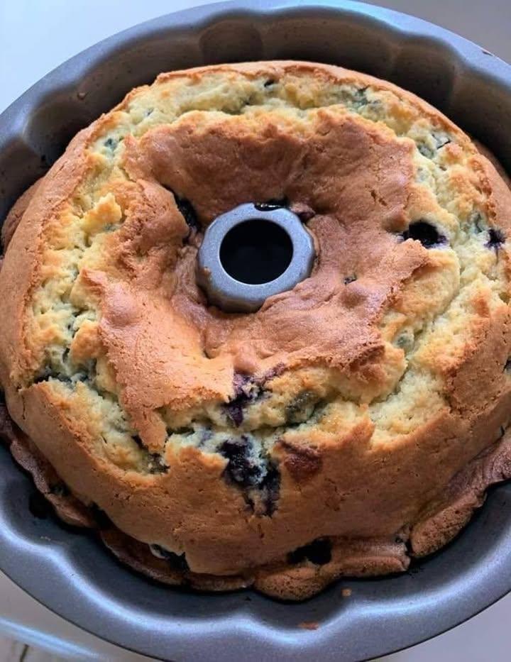Sour Cream Blueberry Coffee Cake: Indulge Guilt-Free!